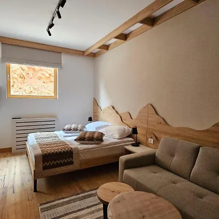 D035 & D032 In Vucko, Jahorina-private Host